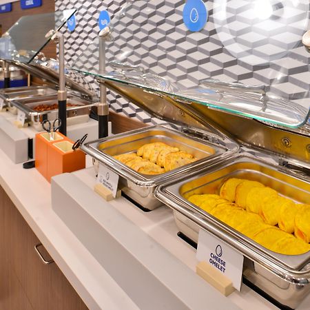 Holiday Inn Express & Suites - West Edmonton-Mall Area By Ihg Bagian luar foto