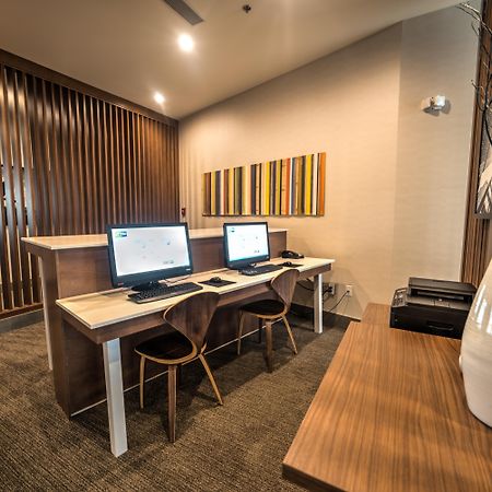 Holiday Inn Express & Suites - West Edmonton-Mall Area By Ihg Bagian luar foto