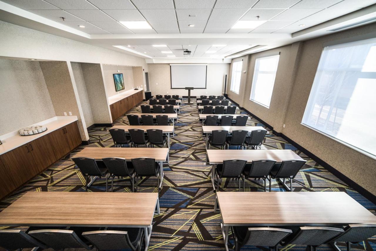 Holiday Inn Express & Suites - West Edmonton-Mall Area By Ihg Bagian luar foto