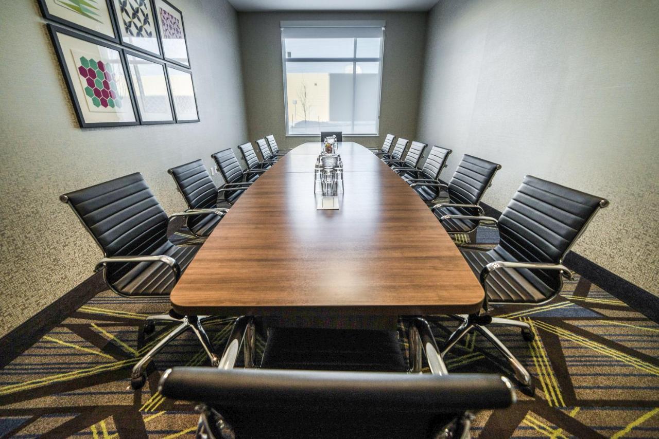 Holiday Inn Express & Suites - West Edmonton-Mall Area By Ihg Bagian luar foto