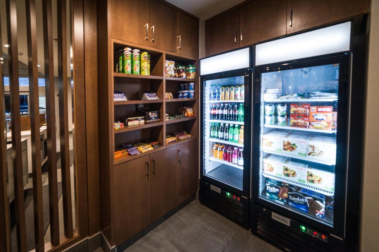 Holiday Inn Express & Suites - West Edmonton-Mall Area By Ihg Bagian luar foto