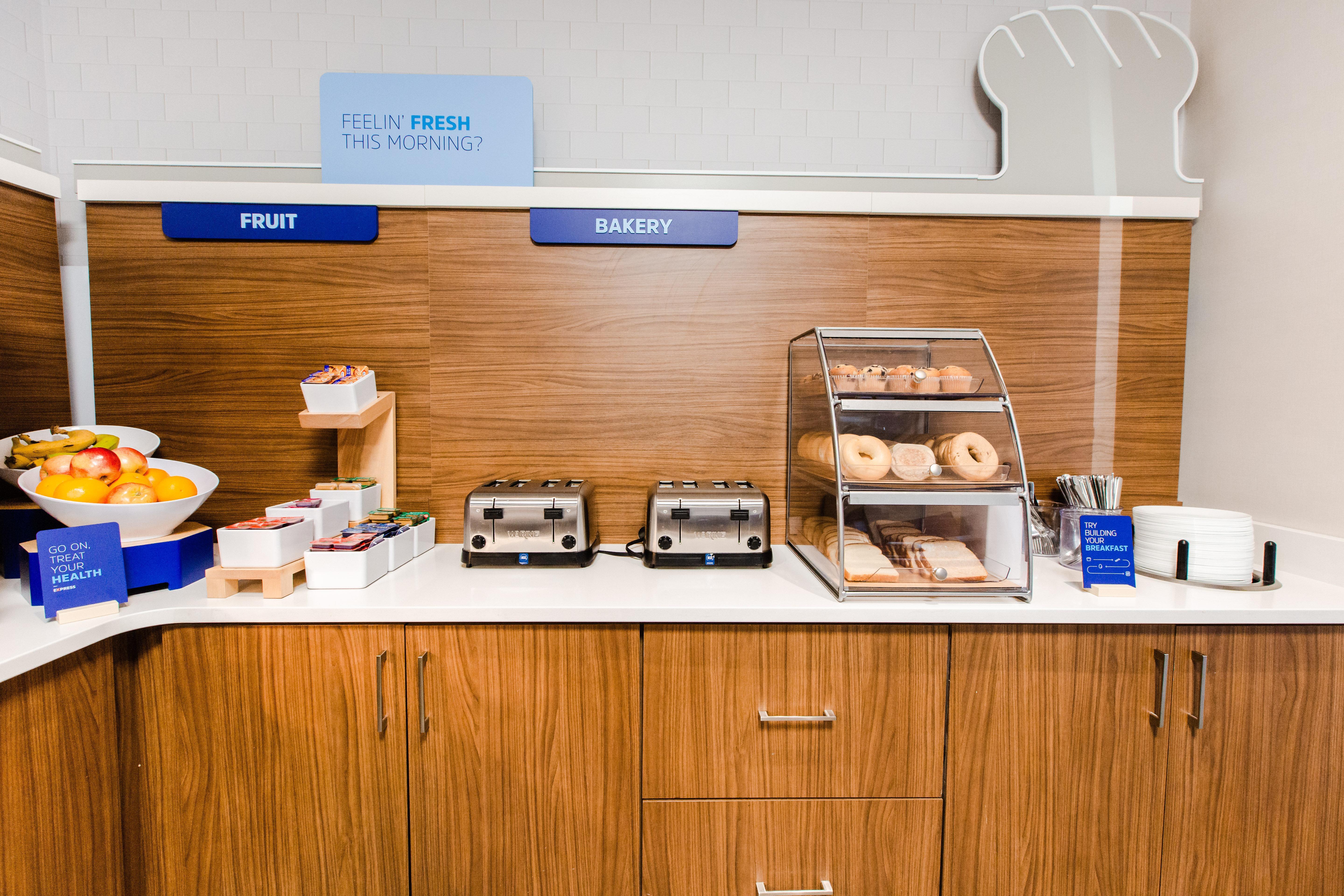 Holiday Inn Express & Suites - West Edmonton-Mall Area By Ihg Bagian luar foto