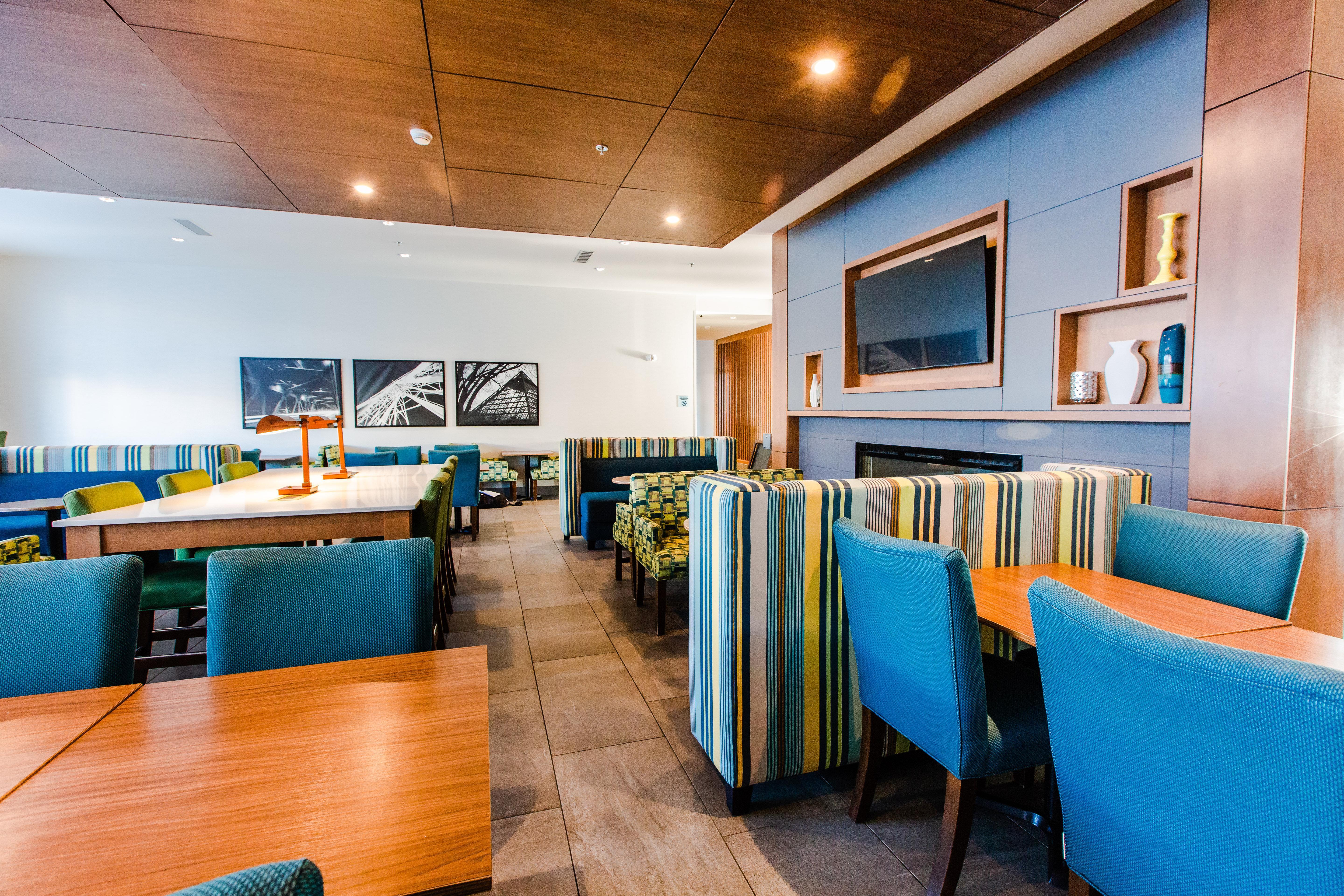 Holiday Inn Express & Suites - West Edmonton-Mall Area By Ihg Bagian luar foto