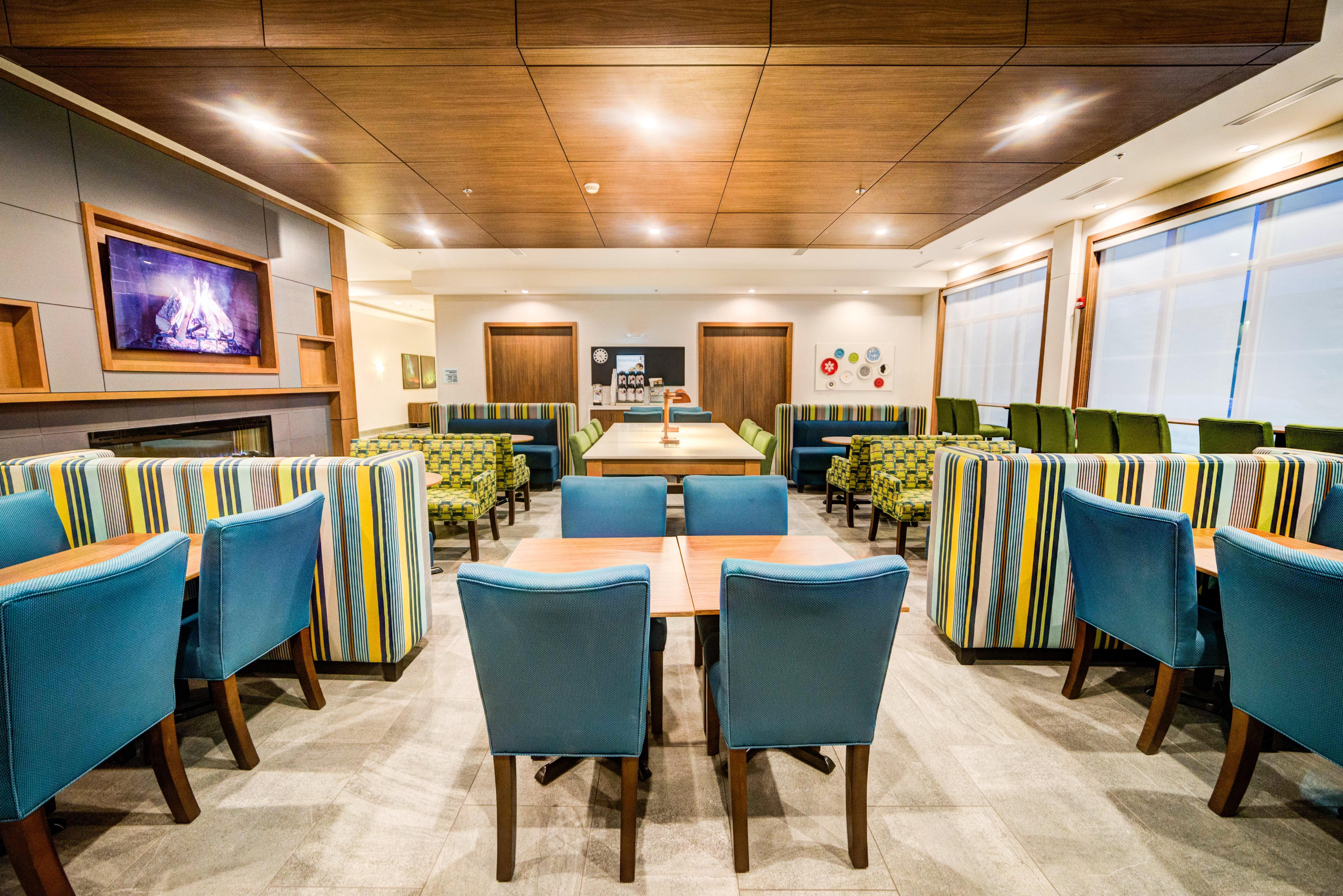 Holiday Inn Express & Suites - West Edmonton-Mall Area By Ihg Bagian luar foto