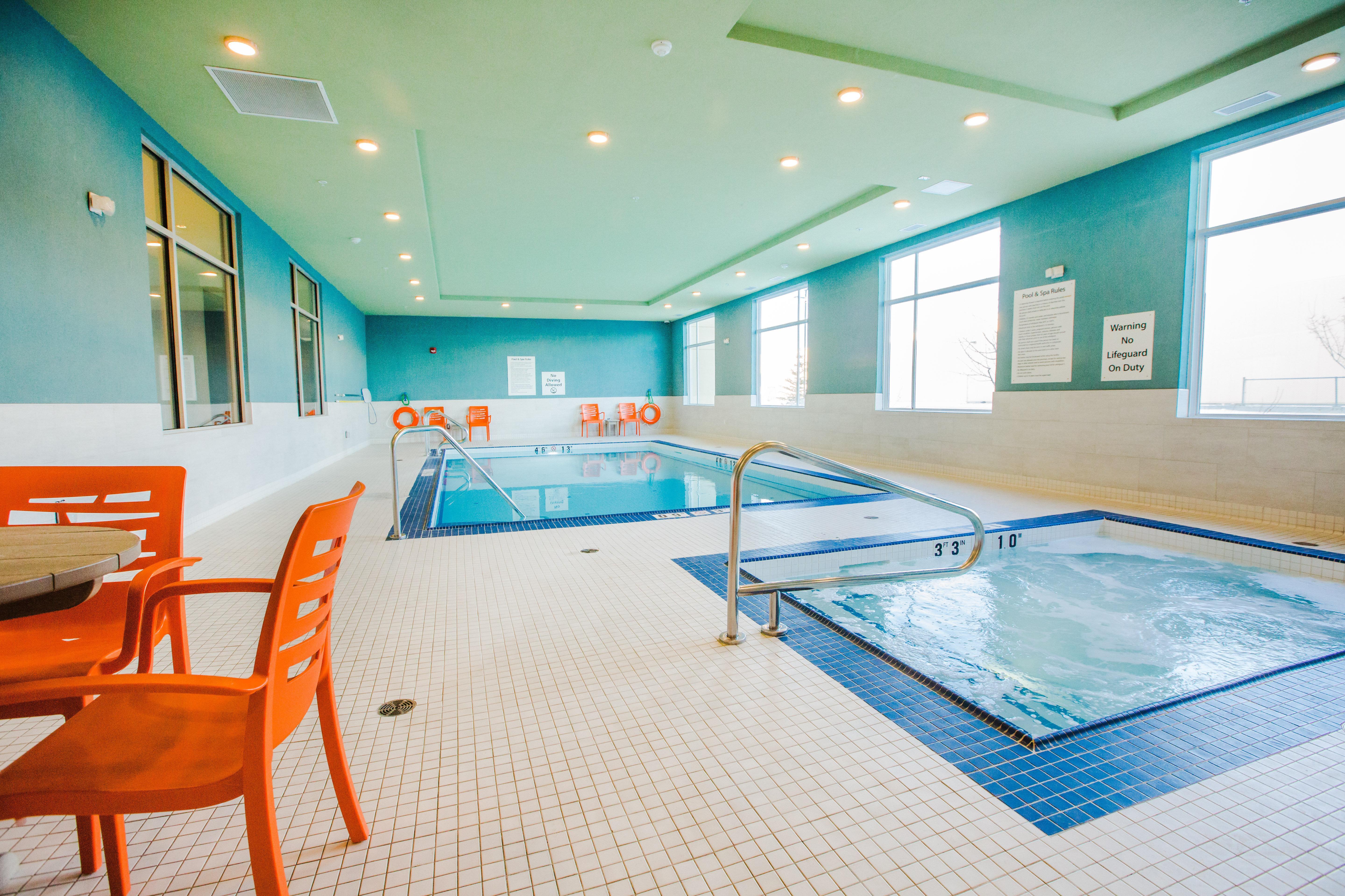 Holiday Inn Express & Suites - West Edmonton-Mall Area By Ihg Bagian luar foto