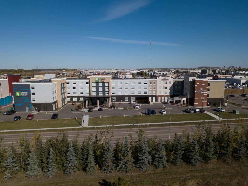 Holiday Inn Express & Suites - West Edmonton-Mall Area By Ihg Bagian luar foto