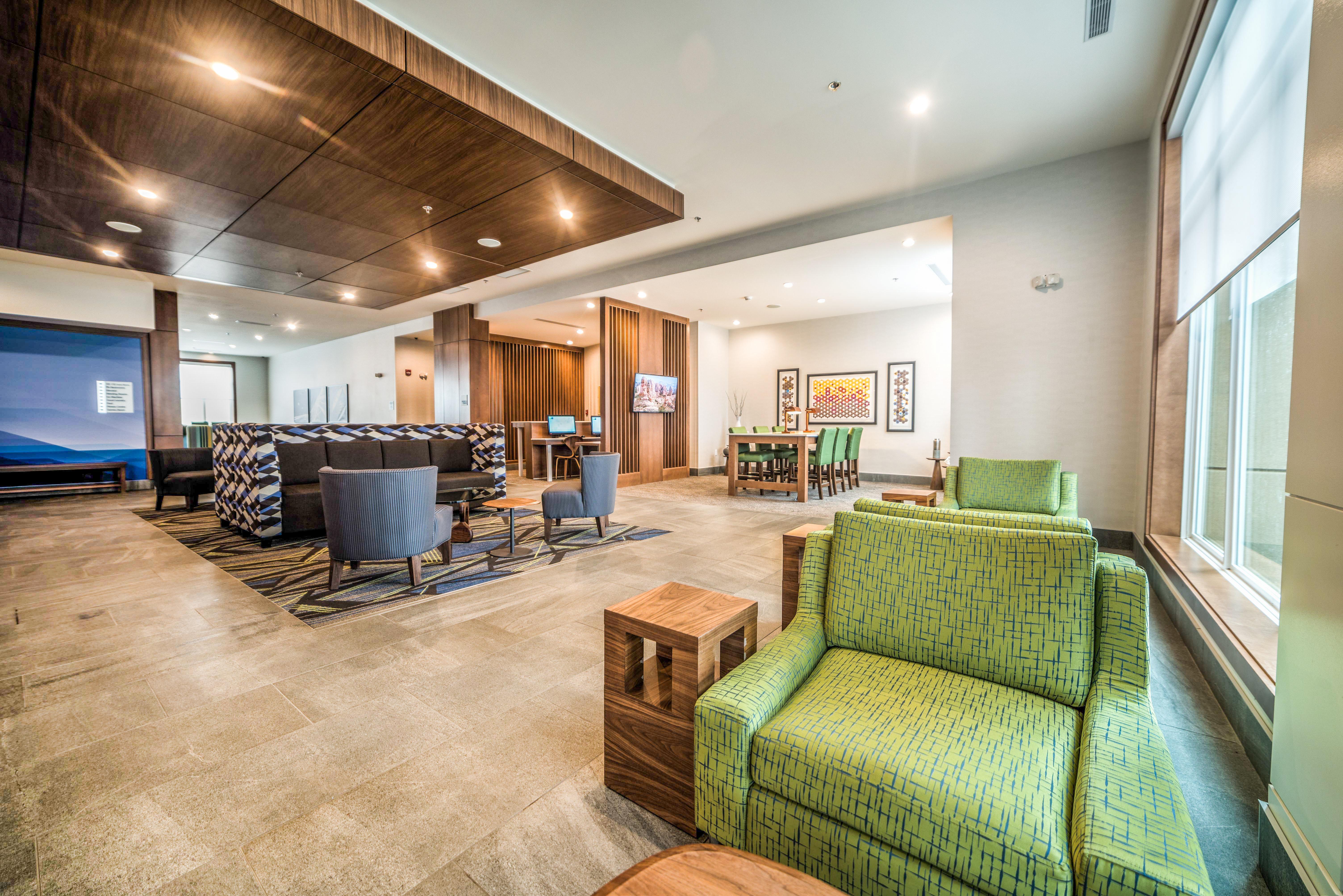 Holiday Inn Express & Suites - West Edmonton-Mall Area By Ihg Bagian luar foto